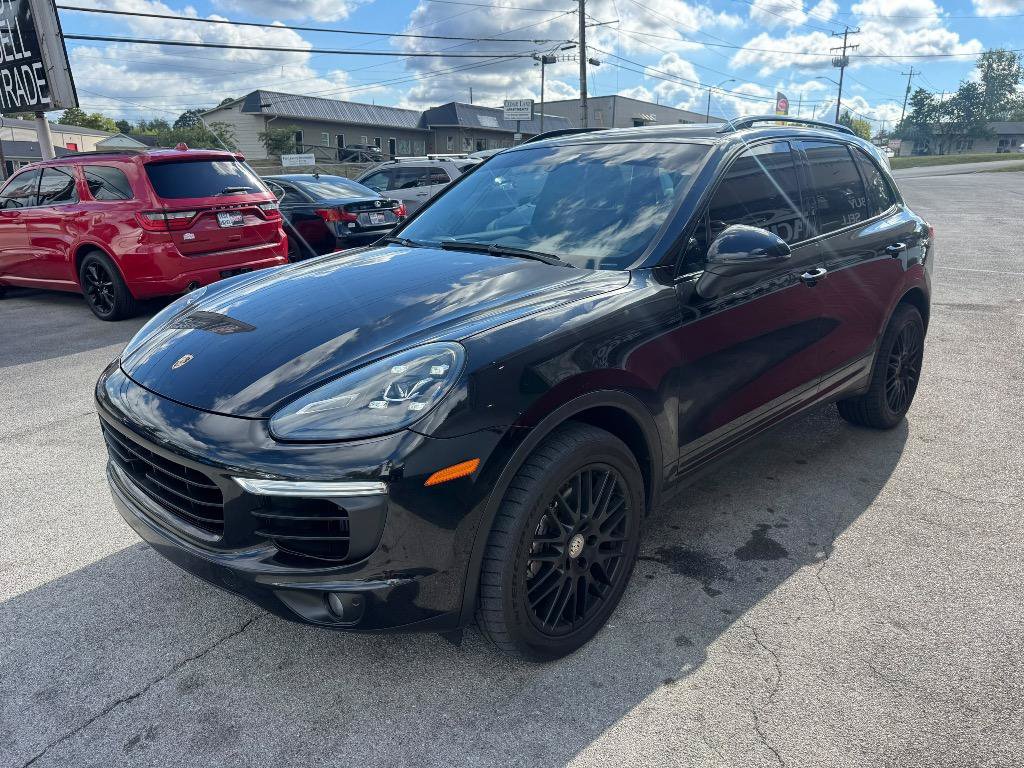 Used 2016 Porsche Cayenne S AWD/4WD image 3