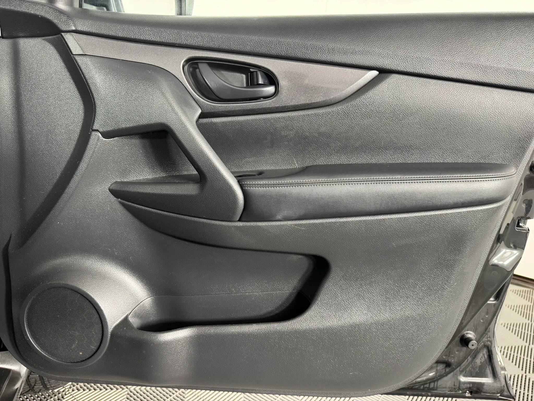 Used 2019 Nissan Rogue S AWD/4WD image 35