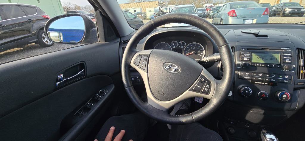 Used 2010 Hyundai Elantra SE FWD image 21