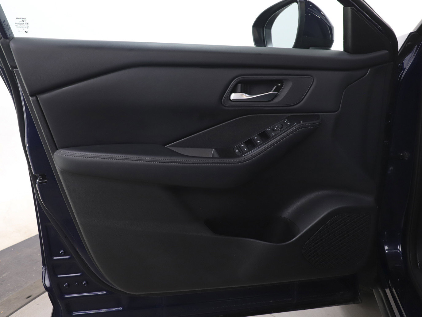 Used 2025 Nissan Rogue SV AWD/4WD image 21