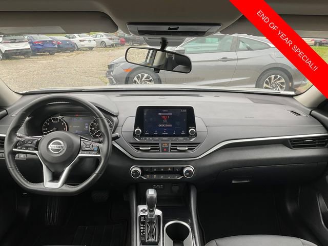 Used 2022 Nissan Altima 2.5 SV w/ SV Premium Package image 16