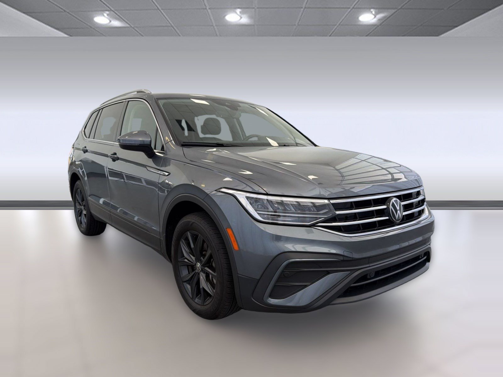 Certified 2024 Volkswagen Tiguan SE w/ Panoramic Sunroof Package FWD image 7