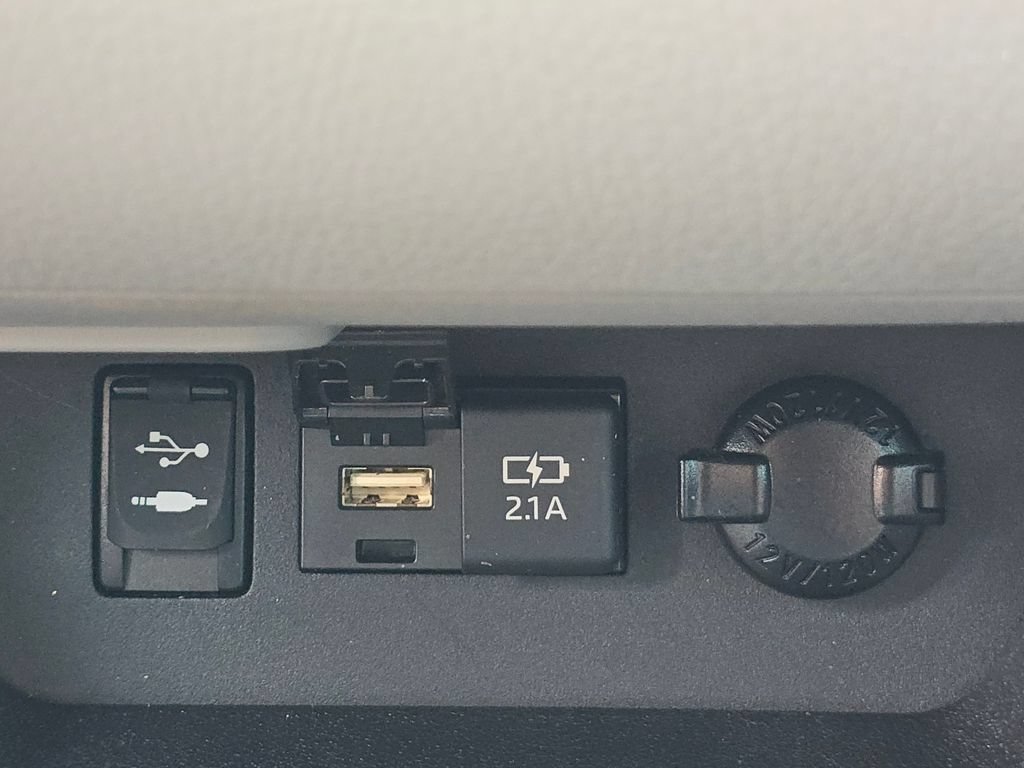 Used 2019 Toyota Highlander XLE AWD/4WD image 14
