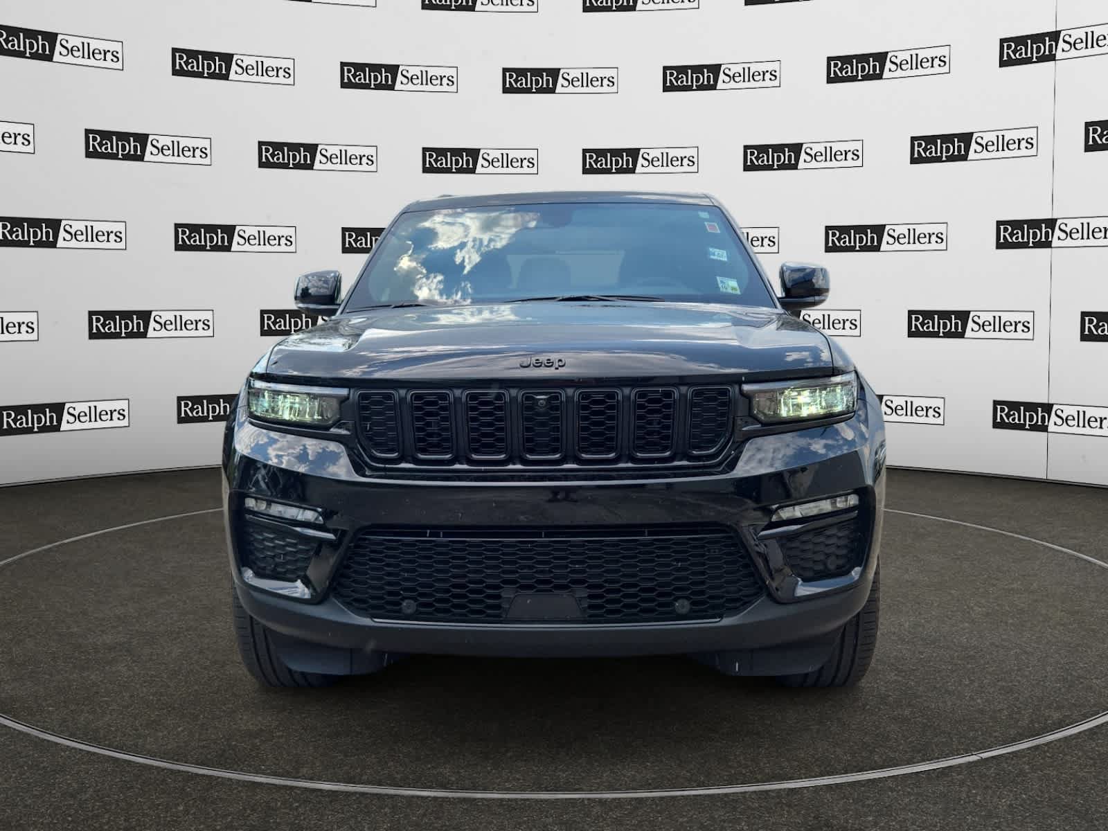 Certified 2025 Jeep Grand Cherokee Limited w/ Luxury Tech Group II RWD image 8