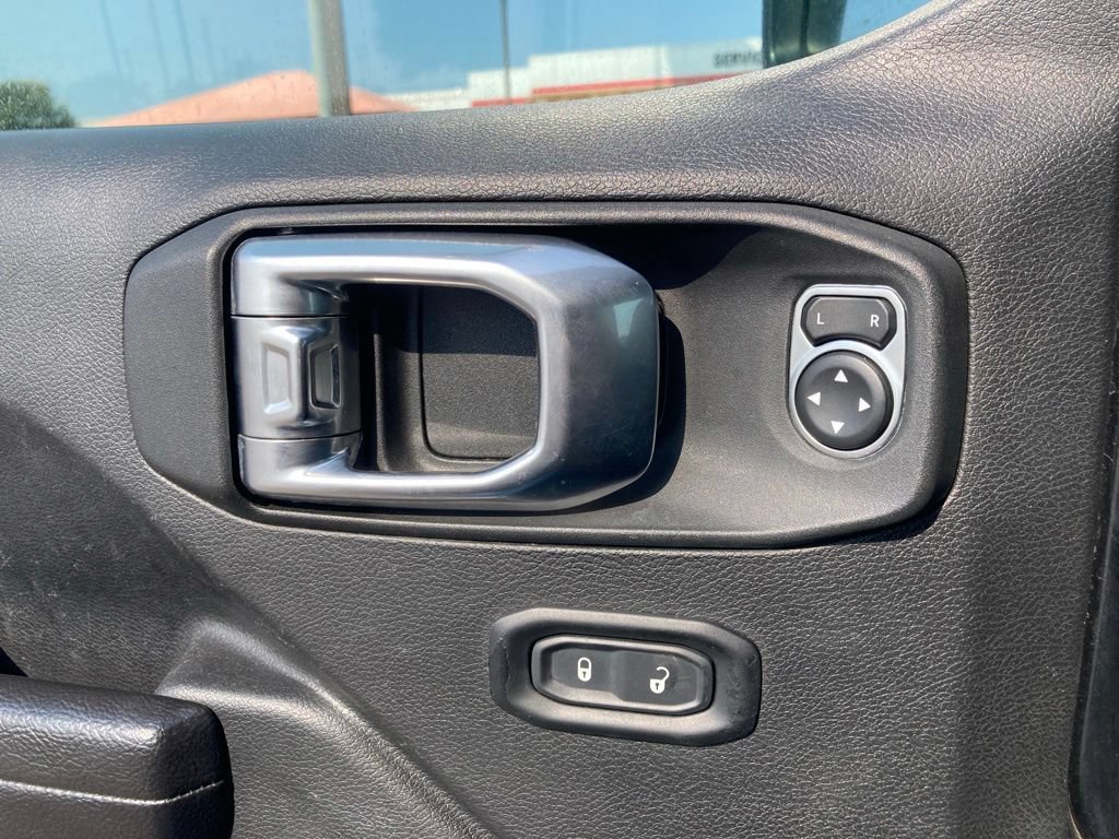 Used 2023 Jeep Wrangler Unlimited Rubicon AWD/4WD image 12
