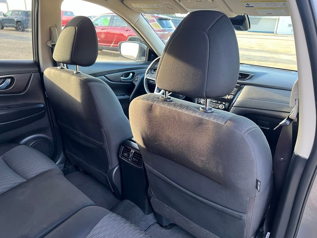 Used 2019 Nissan Rogue SV w/ Premium Package image 16