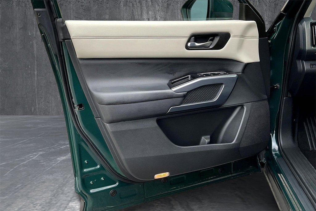 Used 2022 Nissan Pathfinder SL image 17