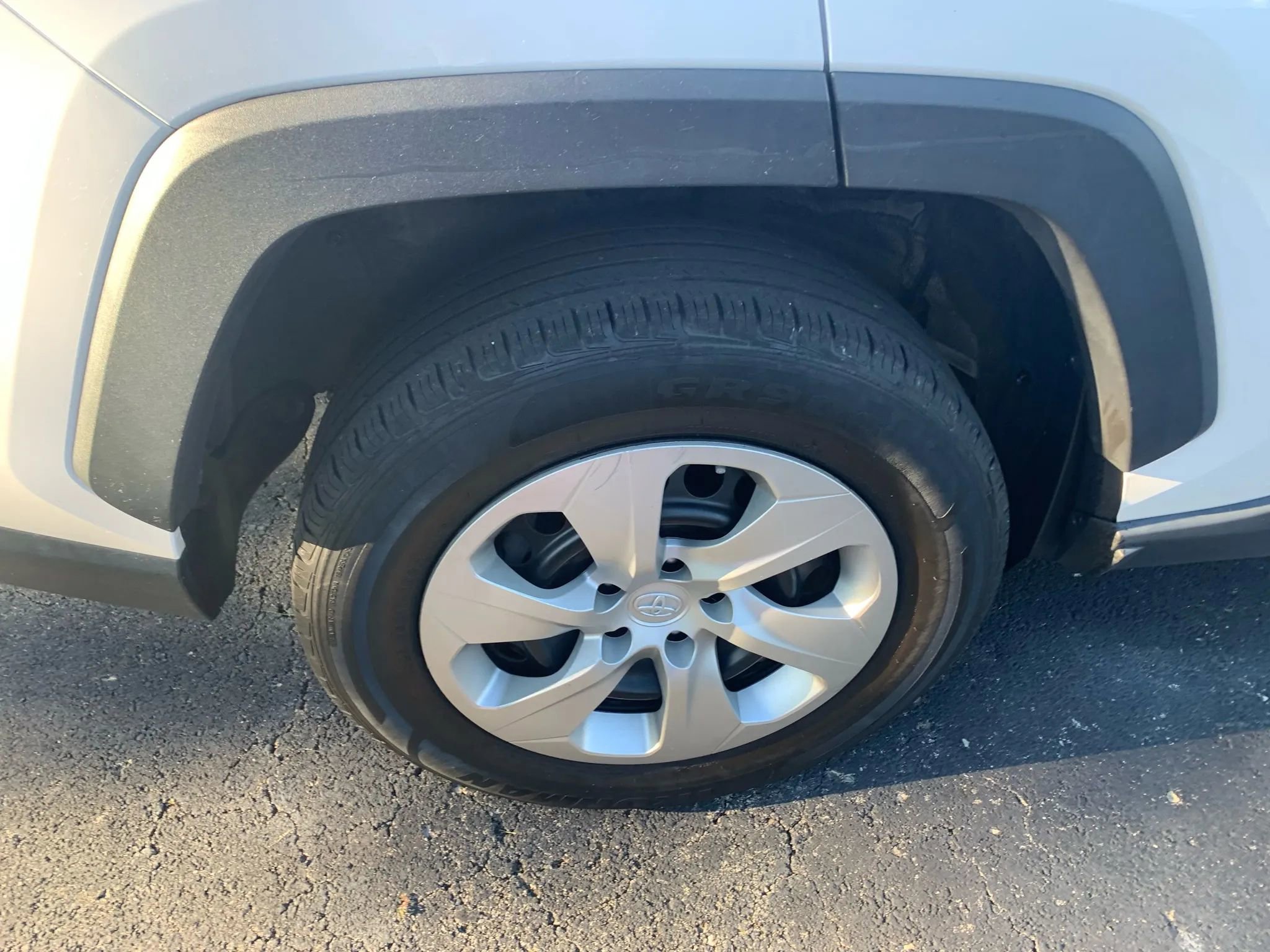Used 2022 Toyota RAV4 LE image 20
