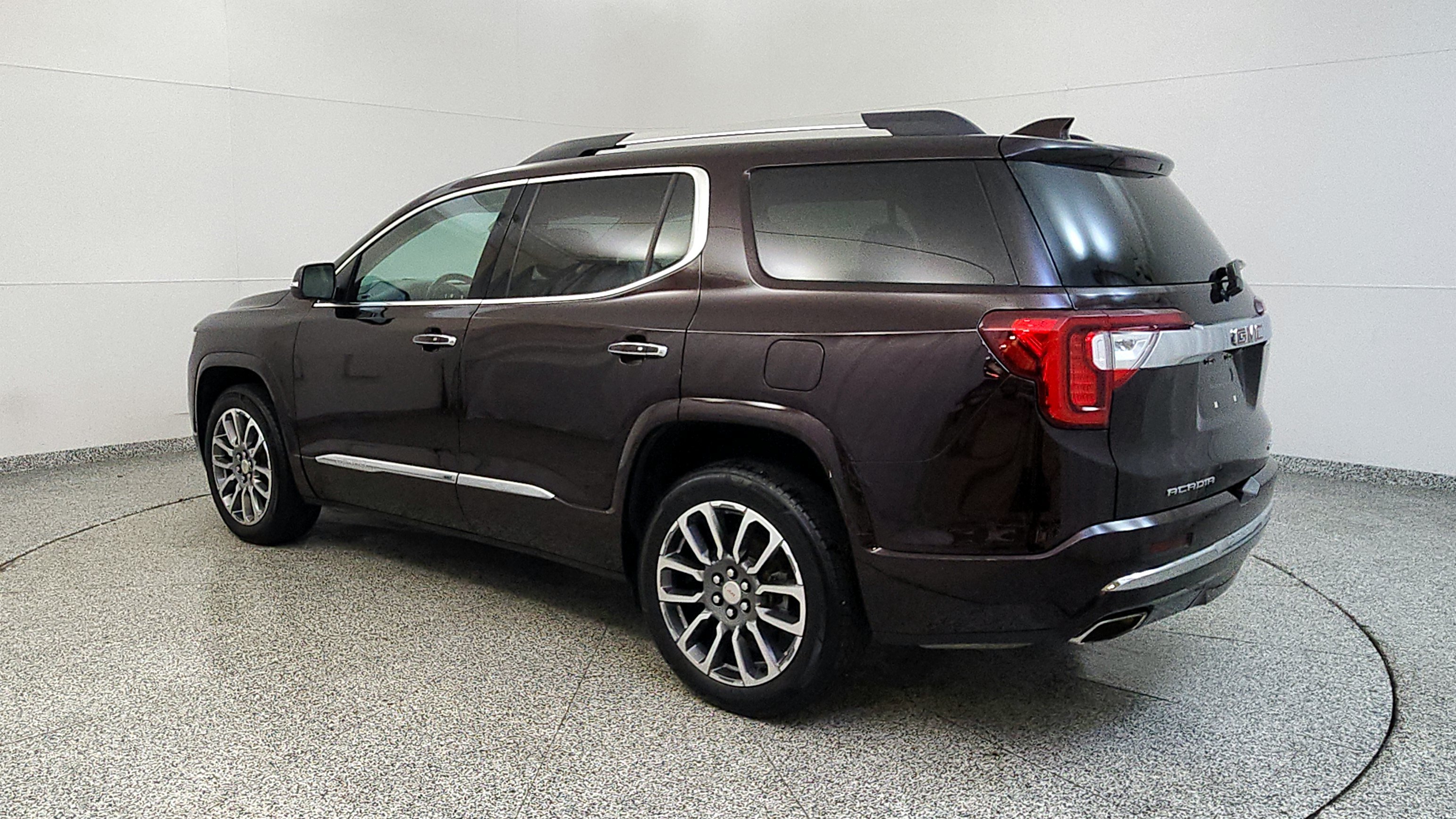 Used 2021 GMC Acadia Denali w/ Denali Ultimate Package AWD/4WD image 3