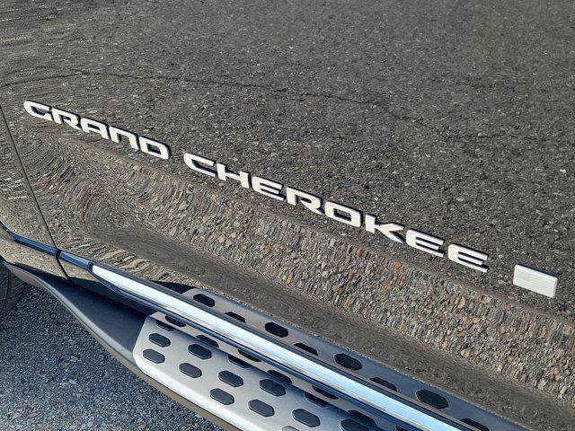Used 2024 Jeep Grand Cherokee L Summit AWD/4WD image 13