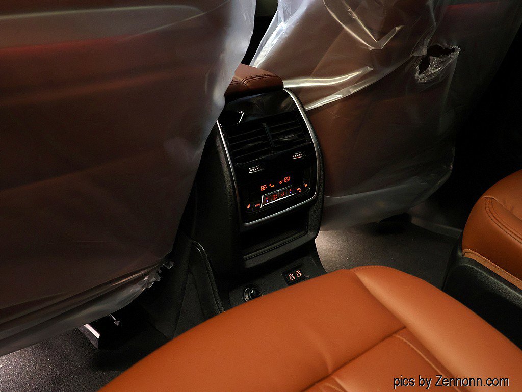 Used 2026 BMW X7 xDrive40i w/ M Sport Package image 15