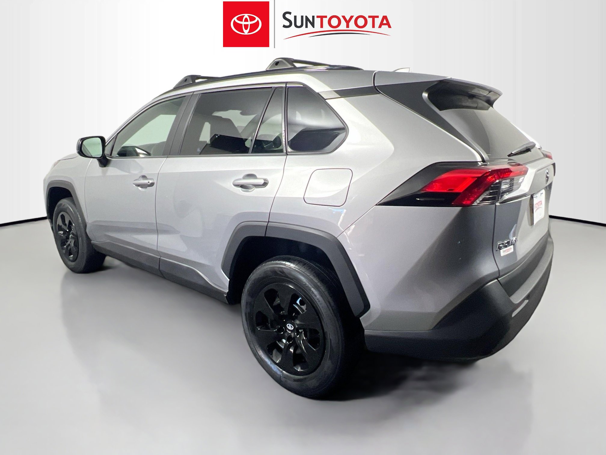 Used 2020 Toyota RAV4 LE image 6