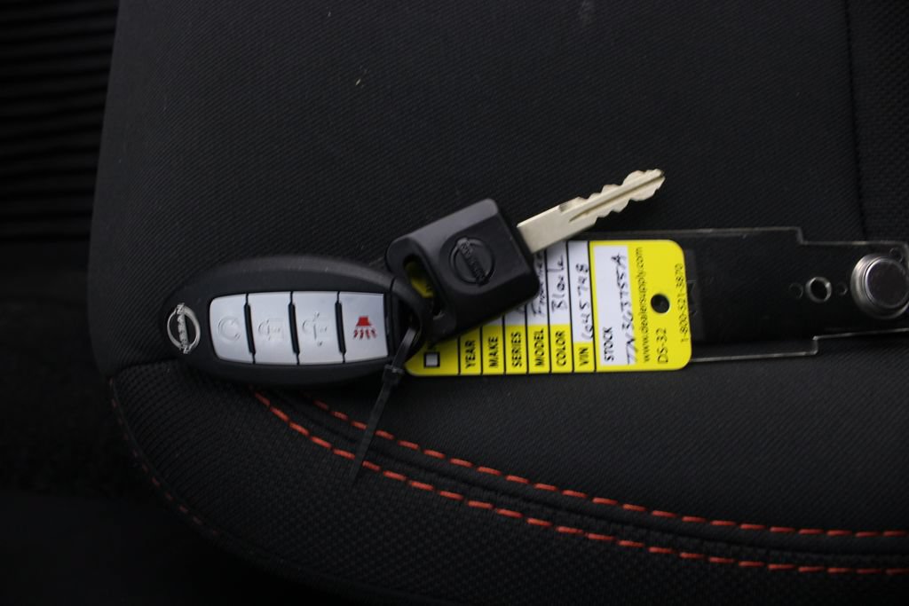Used 2025 Nissan Frontier PRO-4X AWD/4WD image 7