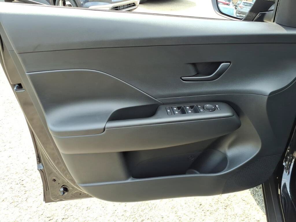 New 2027 Hyundai Kona SE AWD/4WD image 8