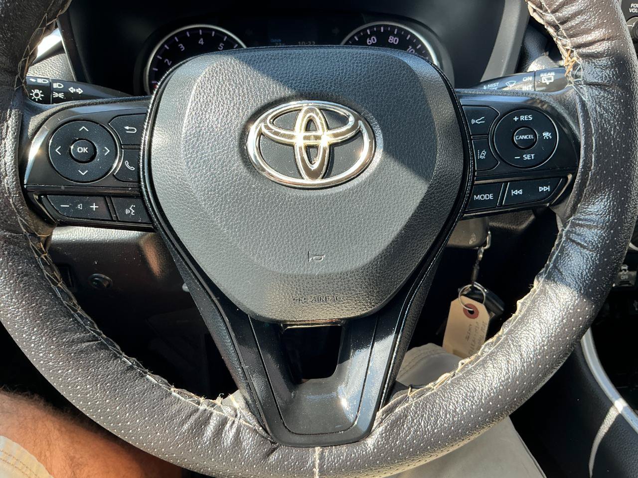 Used 2021 Toyota RAV4 LE AWD/4WD image 10