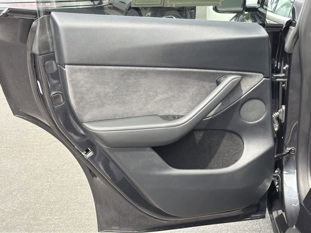 Used 2024 Tesla Model Y Long Range AWD/4WD image 29