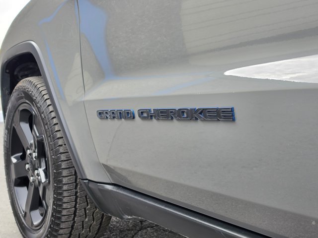 Used 2019 Jeep Grand Cherokee Laredo AWD/4WD image 14