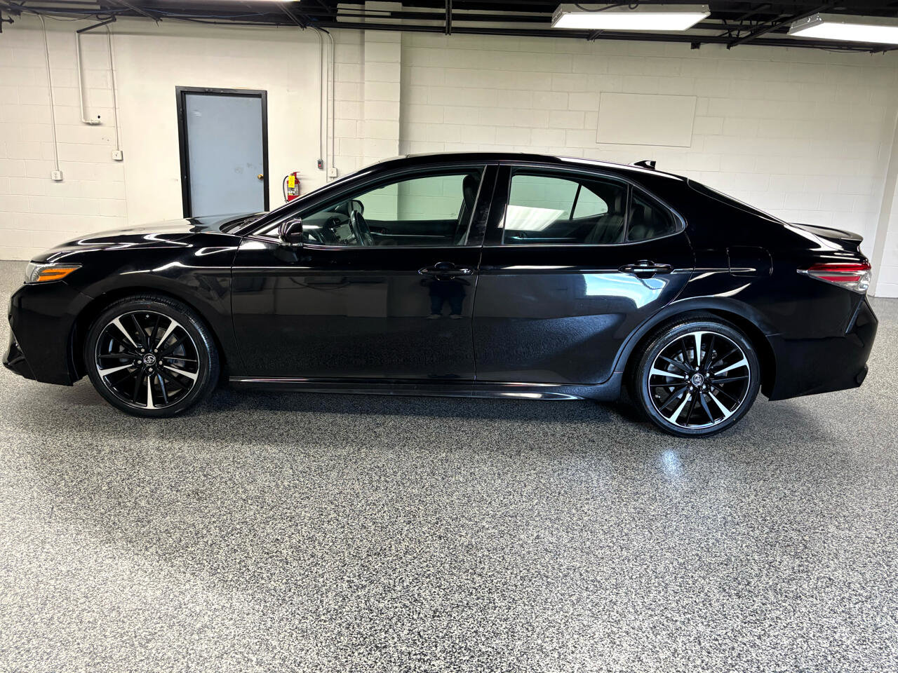 Used 2019 Toyota Camry XSE image 7