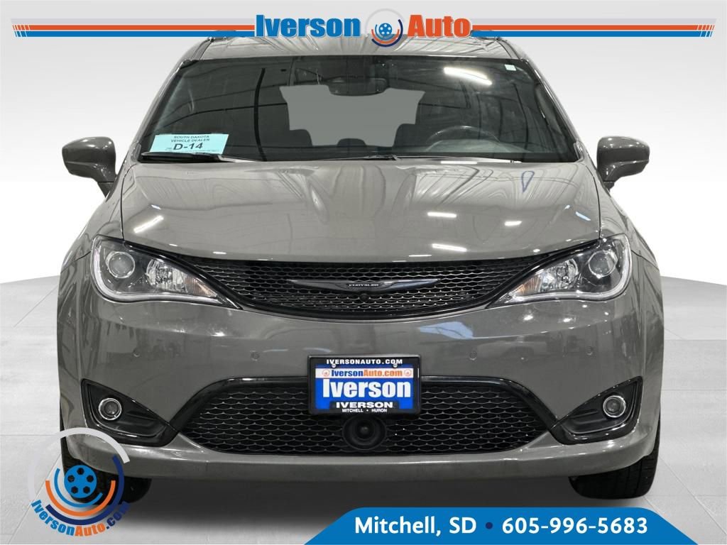 Used 2020 Chrysler Pacifica Touring-L w/ Advanced Safetytec Group image 3