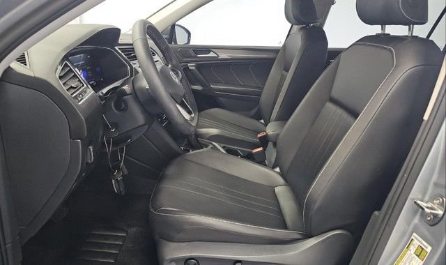 Used 2024 Volkswagen Tiguan SE FWD image 6