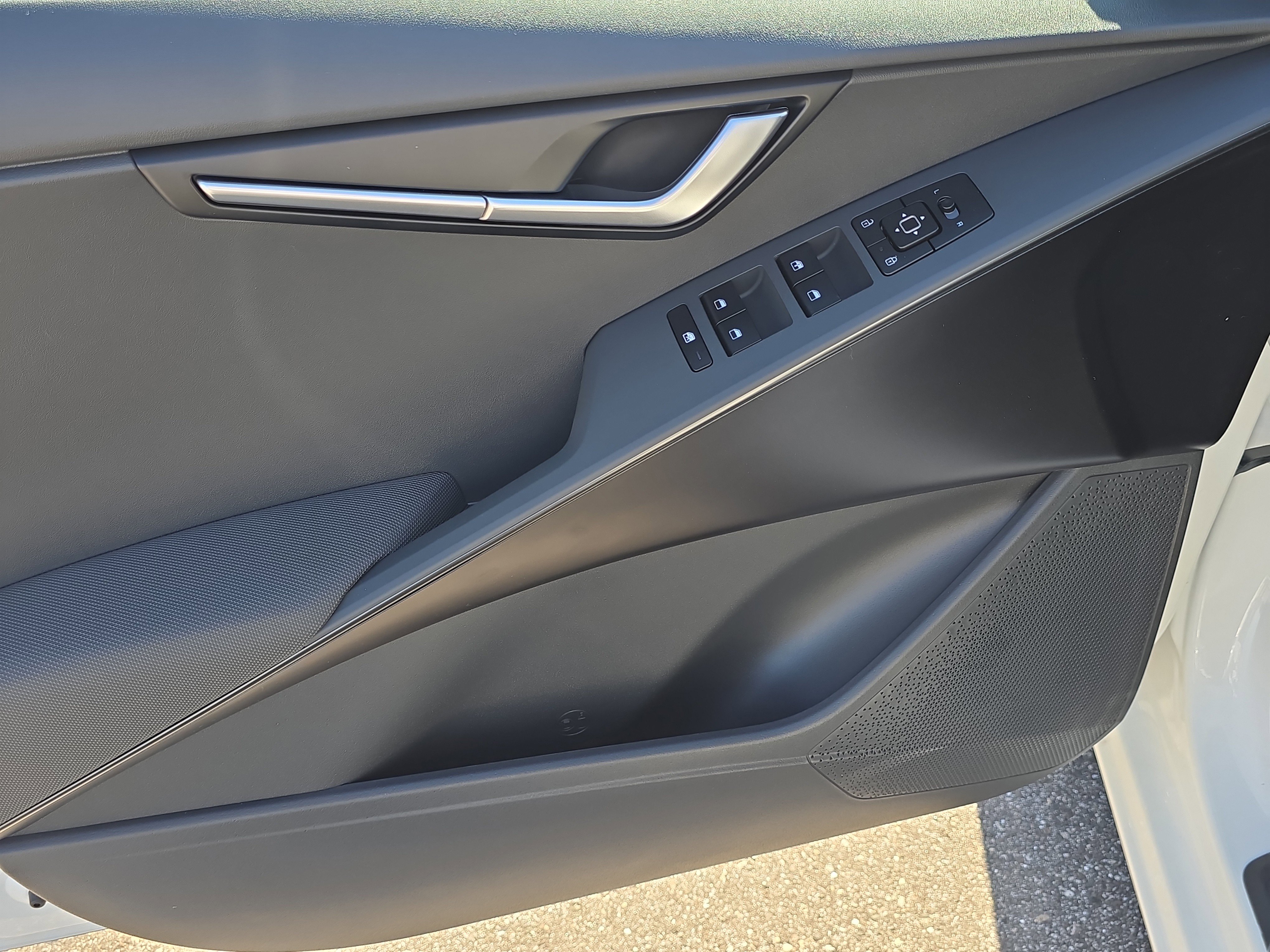 New 2026 Kia Niro LX FWD image 17