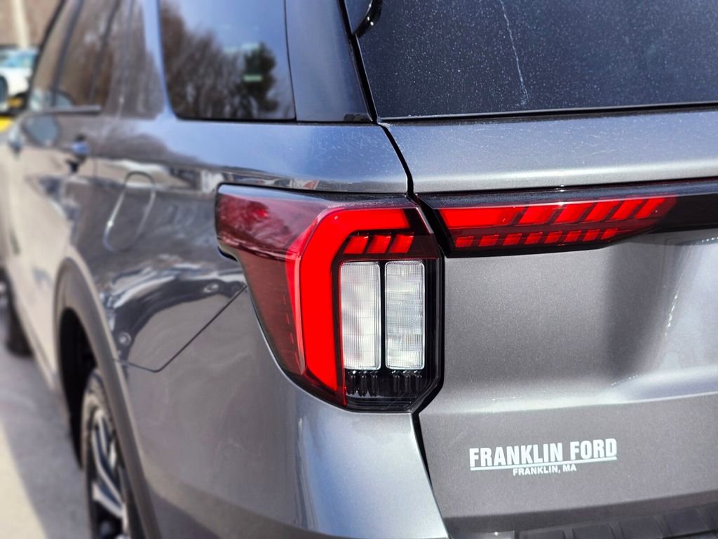 Certified 2025 Ford Explorer ST-Line image 9