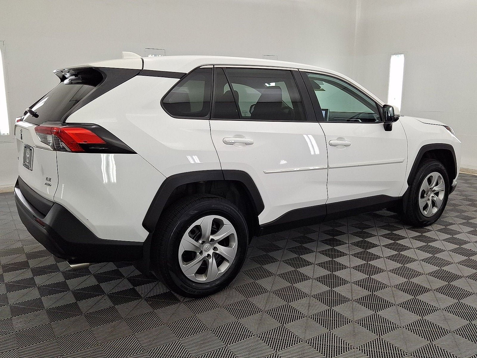 Certified 2023 Toyota RAV4 LE AWD/4WD image 17