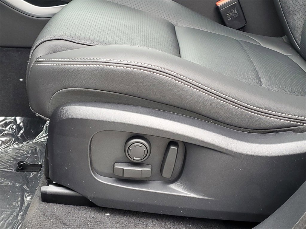 New 2025 Jaguar F-PACE R-Dynamic S image 12