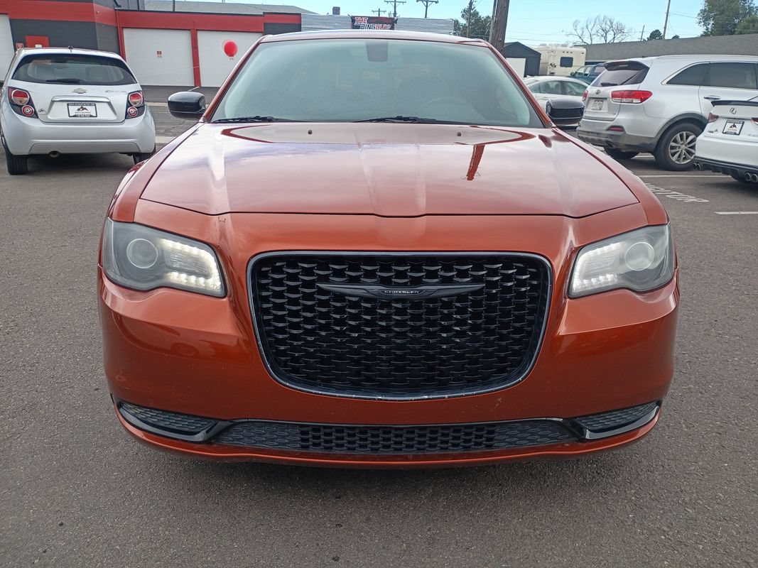 Used 2020 Chrysler 300 Touring w/ Sport Appearance Package RWD image 2