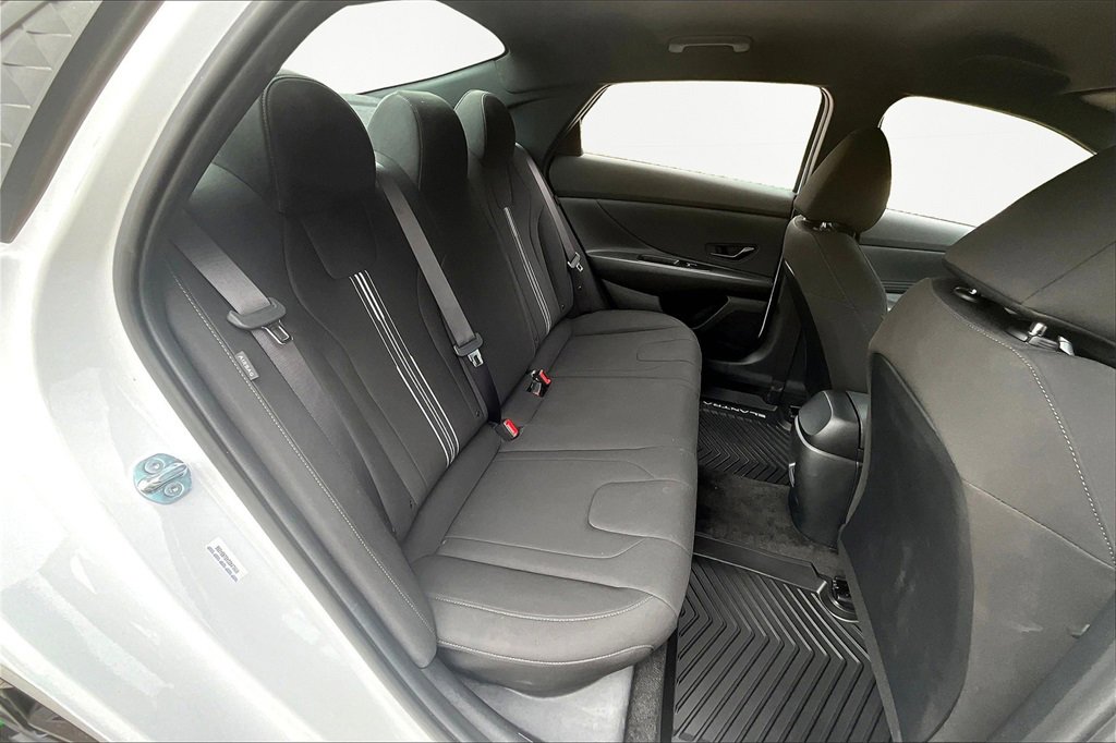 Certified 2025 Hyundai Elantra Sport image 27