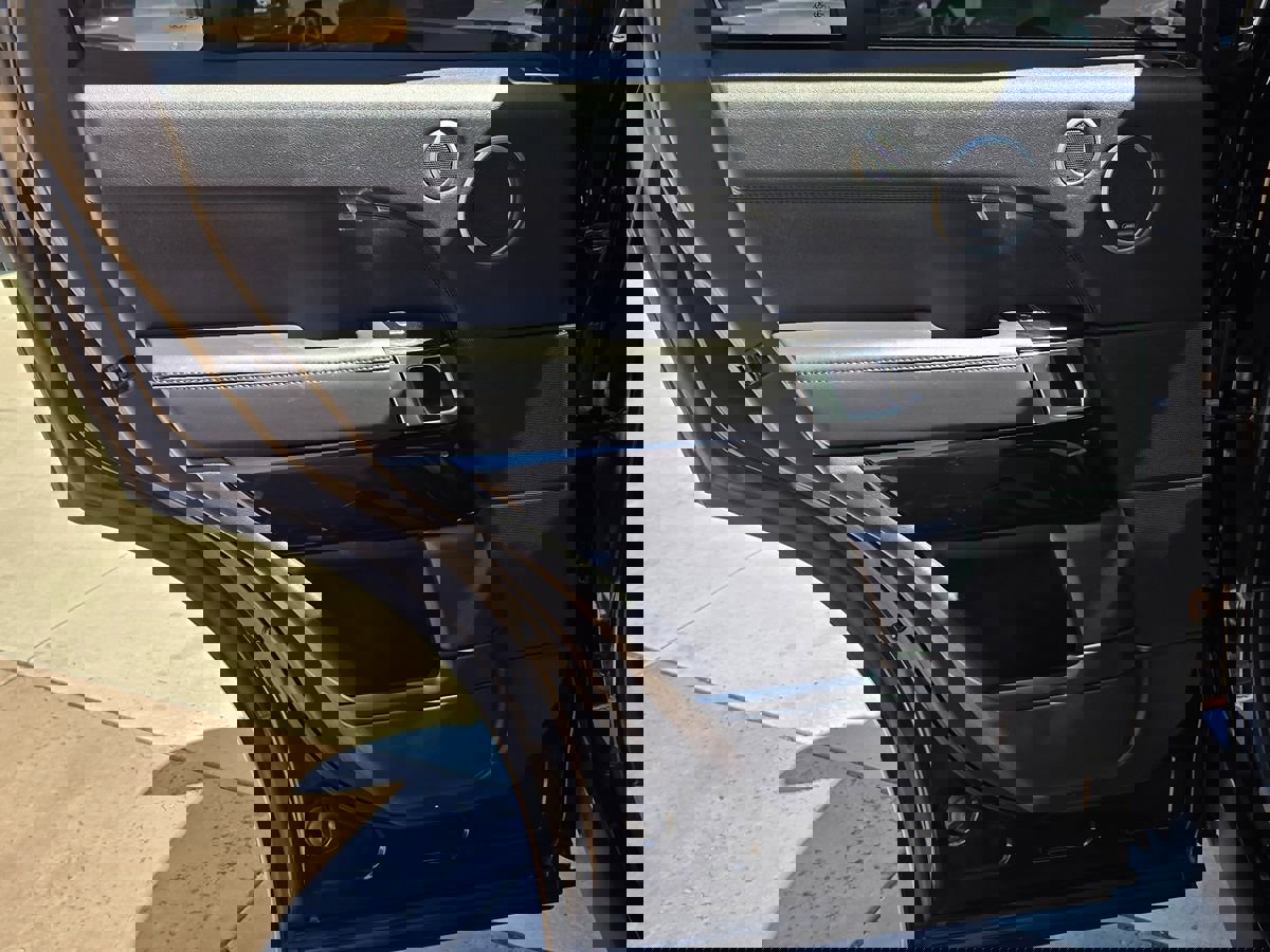 Used 2017 Land Rover Range Rover HSE image 28