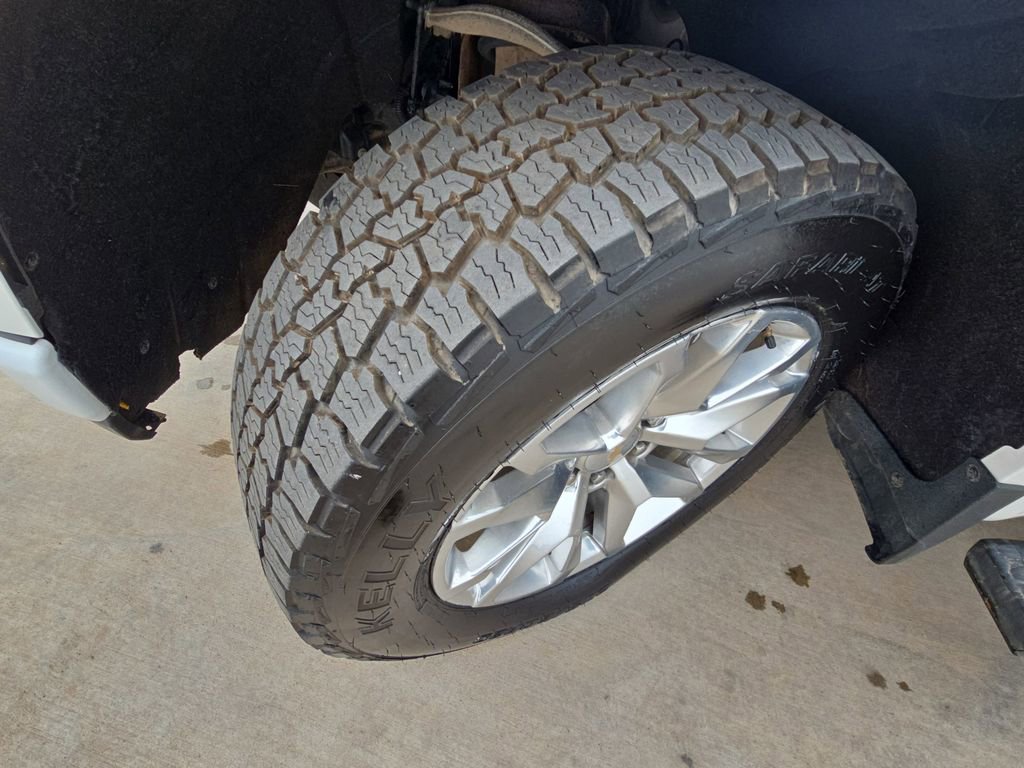 Used 2022 Chevrolet Silverado 1500 High Country w/ Technology Package image 31