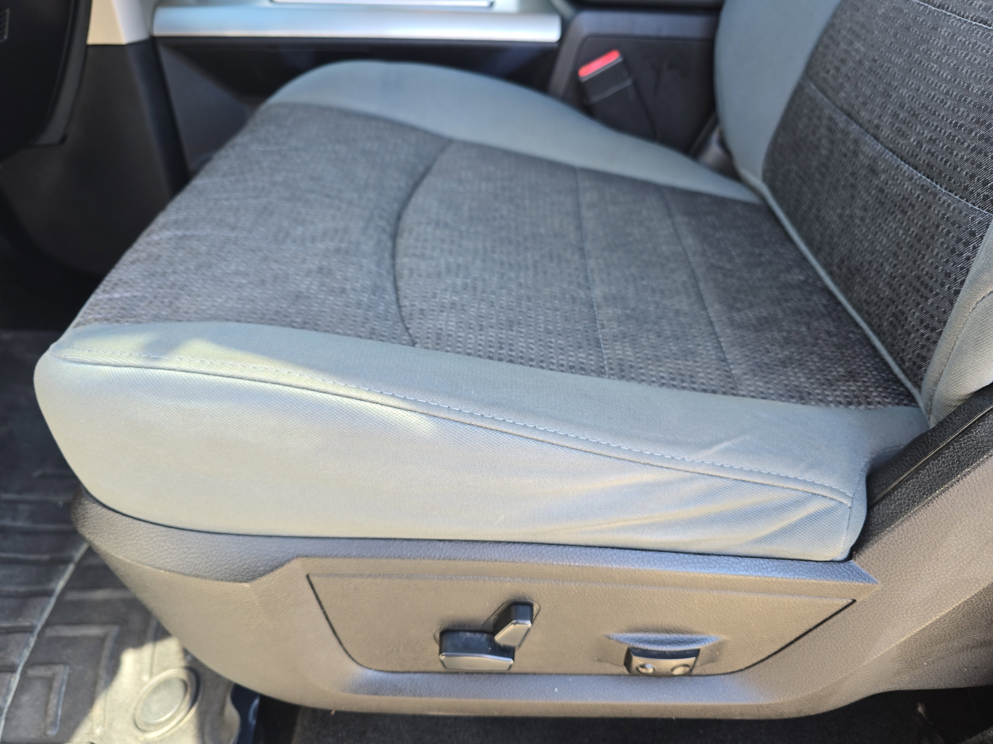 Used 2014 RAM 1500 Outdoorsman image 29