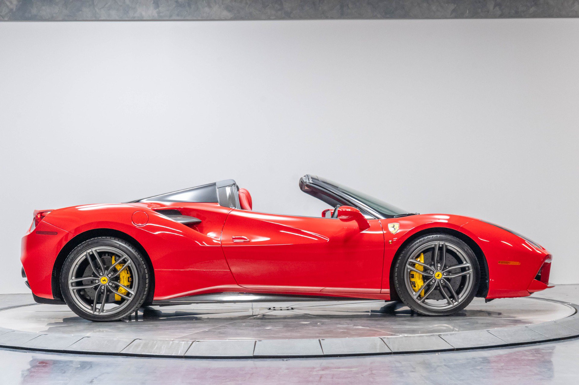 Used 2018 Ferrari 488 Spider RWD image 26