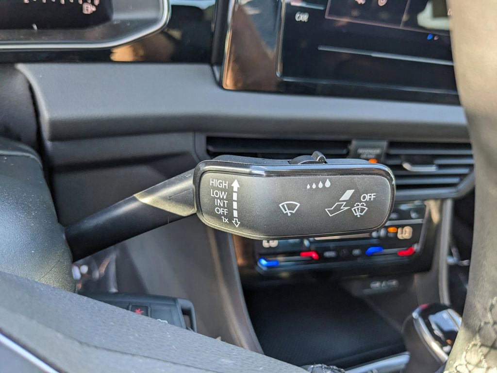 Used 2025 Volkswagen Jetta Sport image 27