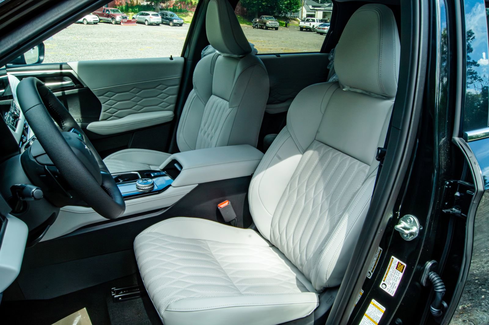 New 2025 Mitsubishi Outlander AWD image 13