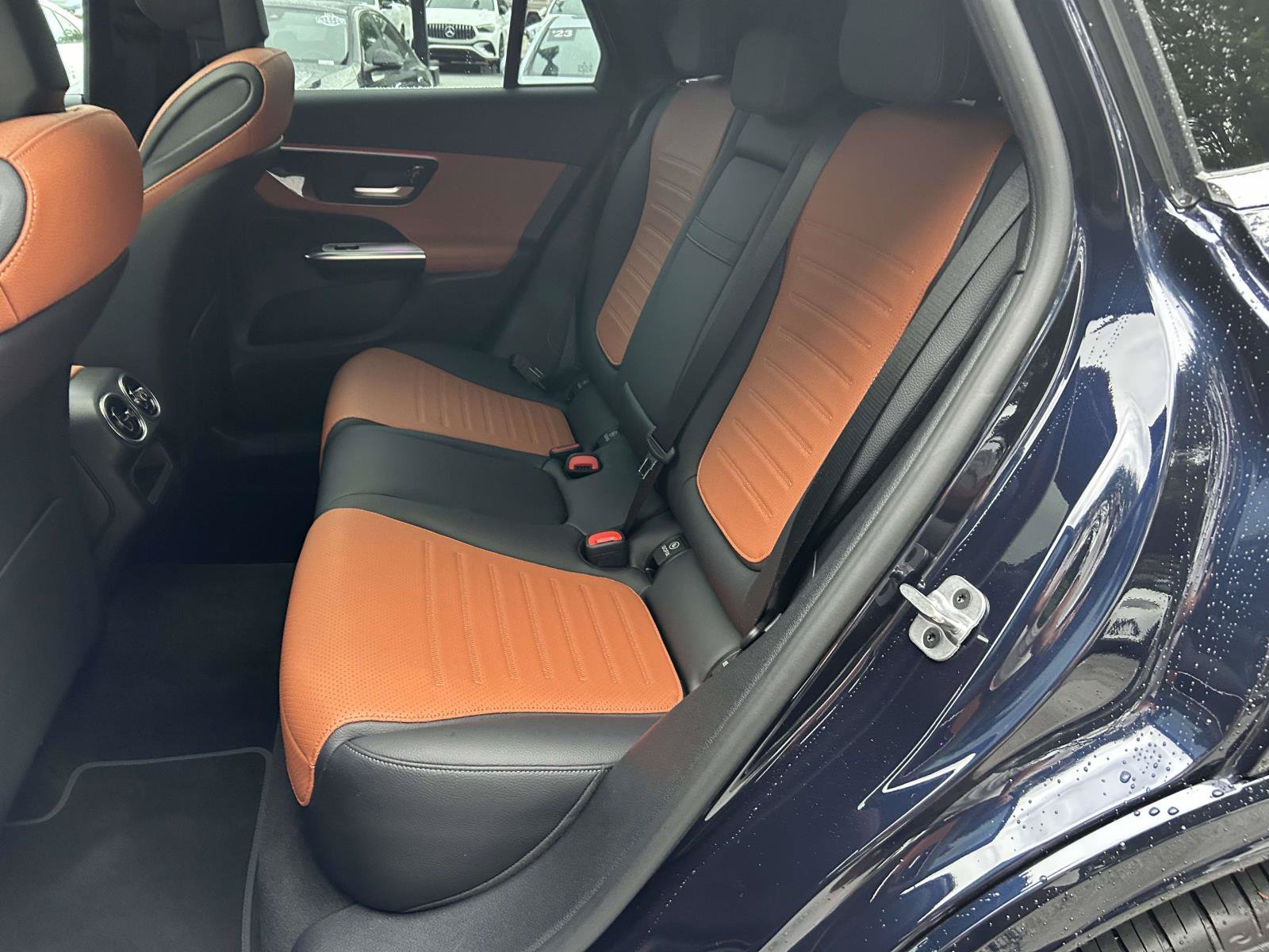 Used 2024 Mercedes-Benz GLC 300 4MATIC image 41