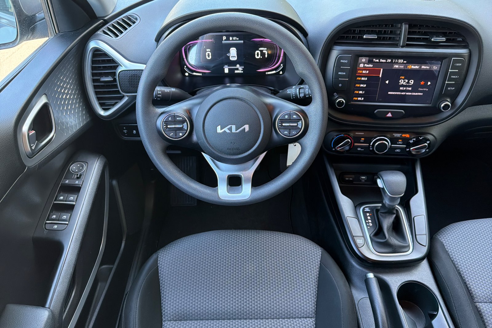 Used 2024 Kia Soul LX FWD image 11