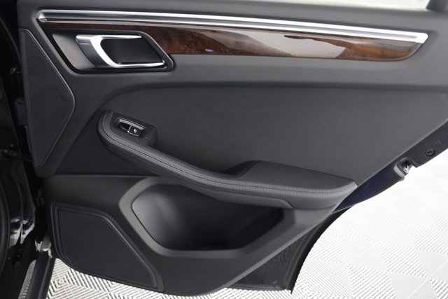 Used 2022 Porsche Macan image 25