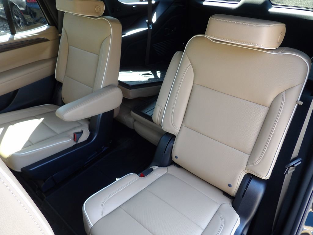 Used 2024 Chevrolet Tahoe Premier w/ Premium Package 2 AWD/4WD image 28