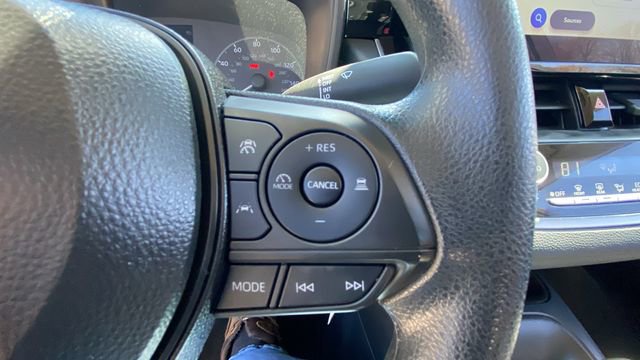 Used 2025 Toyota Corolla LE FWD image 24