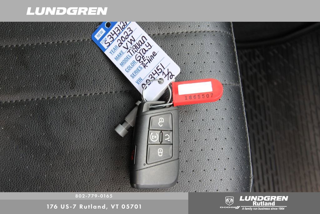 Used 2023 Volkswagen Tiguan SE R-Line AWD/4WD image 27