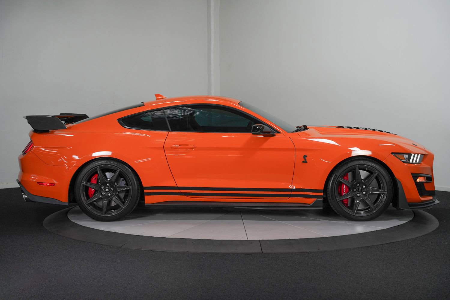 Used 2020 Ford Mustang Shelby GT500 w/ Carbon Fiber Track Pack image 10