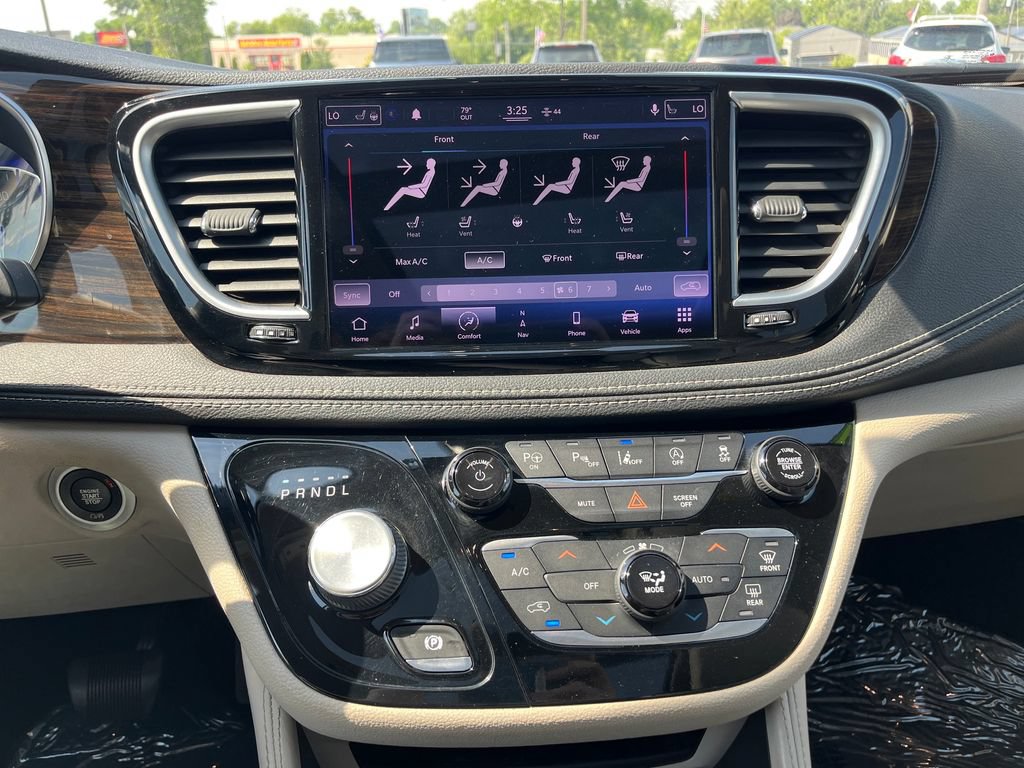 Used 2021 Chrysler Pacifica Limited w/ Premium & Safety Sphere Group AWD/4WD image 25