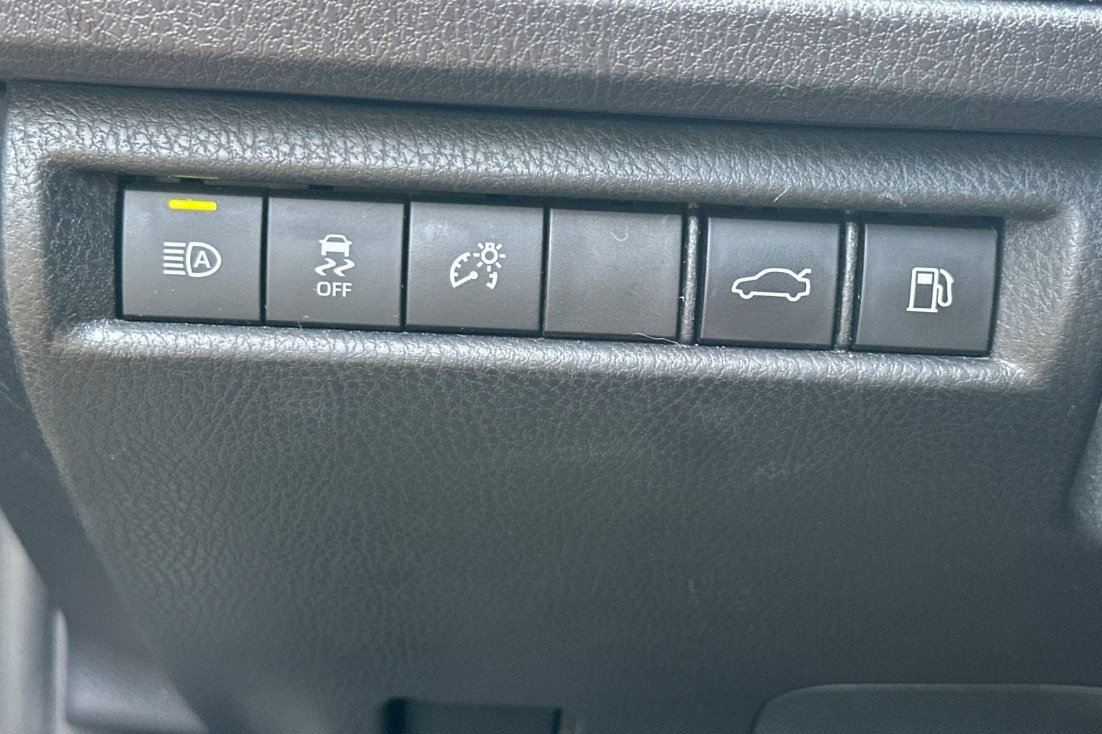 Used 2025 Toyota Camry SE FWD image 41