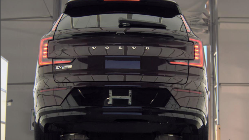 Certified 2025 Volvo EX90 Ultra AWD/4WD image 10