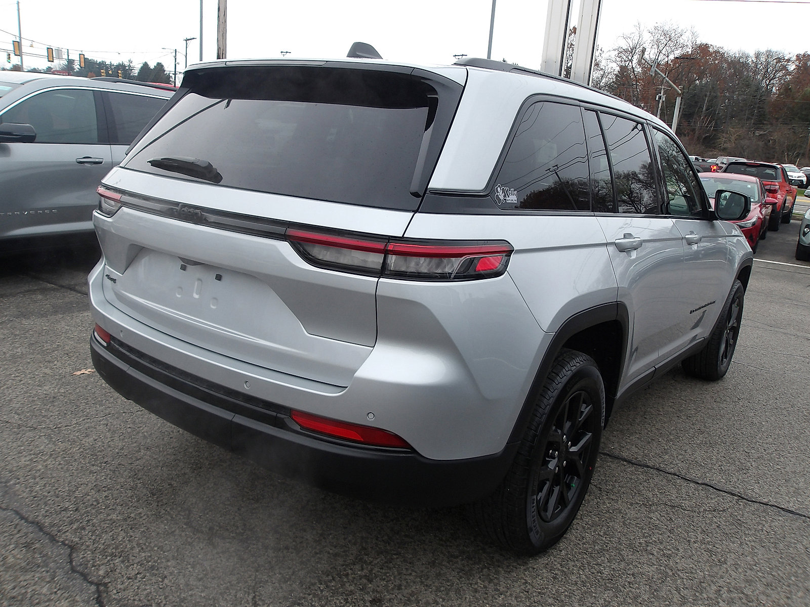 Used 2025 Jeep Grand Cherokee Altitude image 7