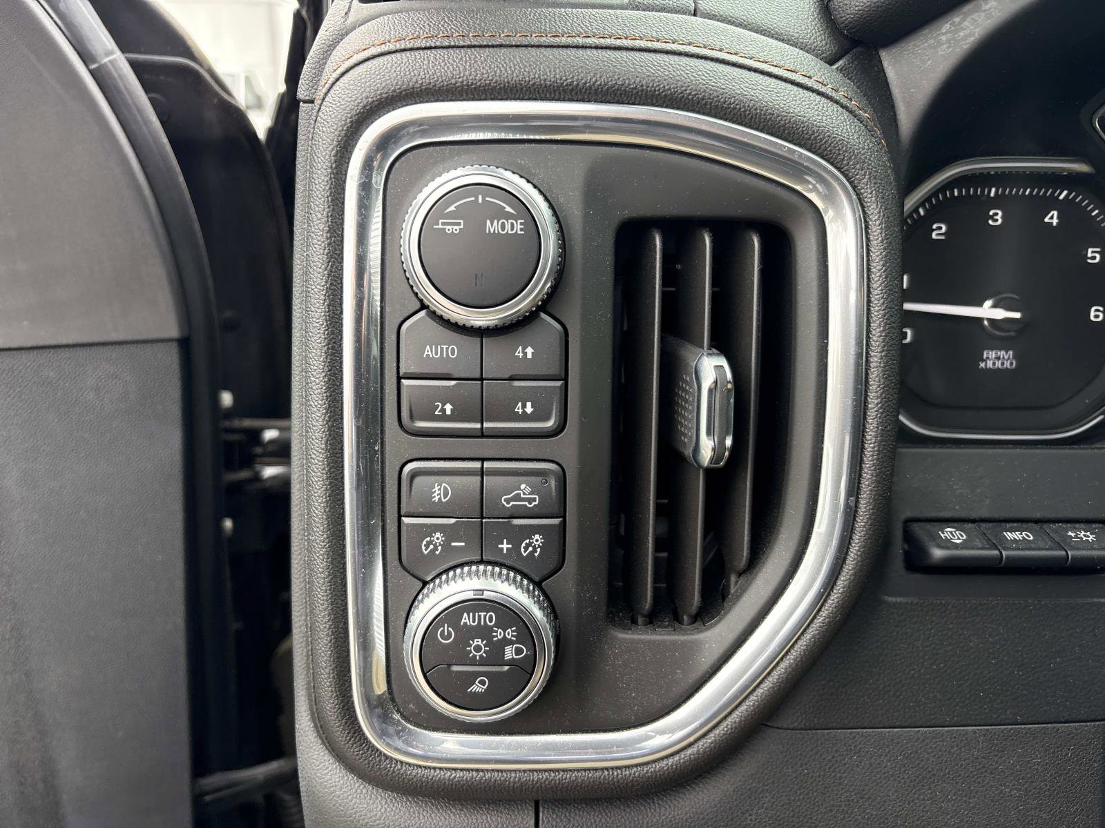 Certified 2021 GMC Sierra 2500 AT4 w/ AT4 Premium Plus Package image 26