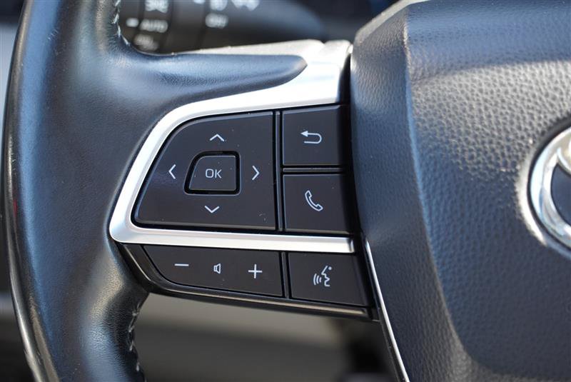 Used 2020 Toyota Highlander XLE AWD/4WD image 59