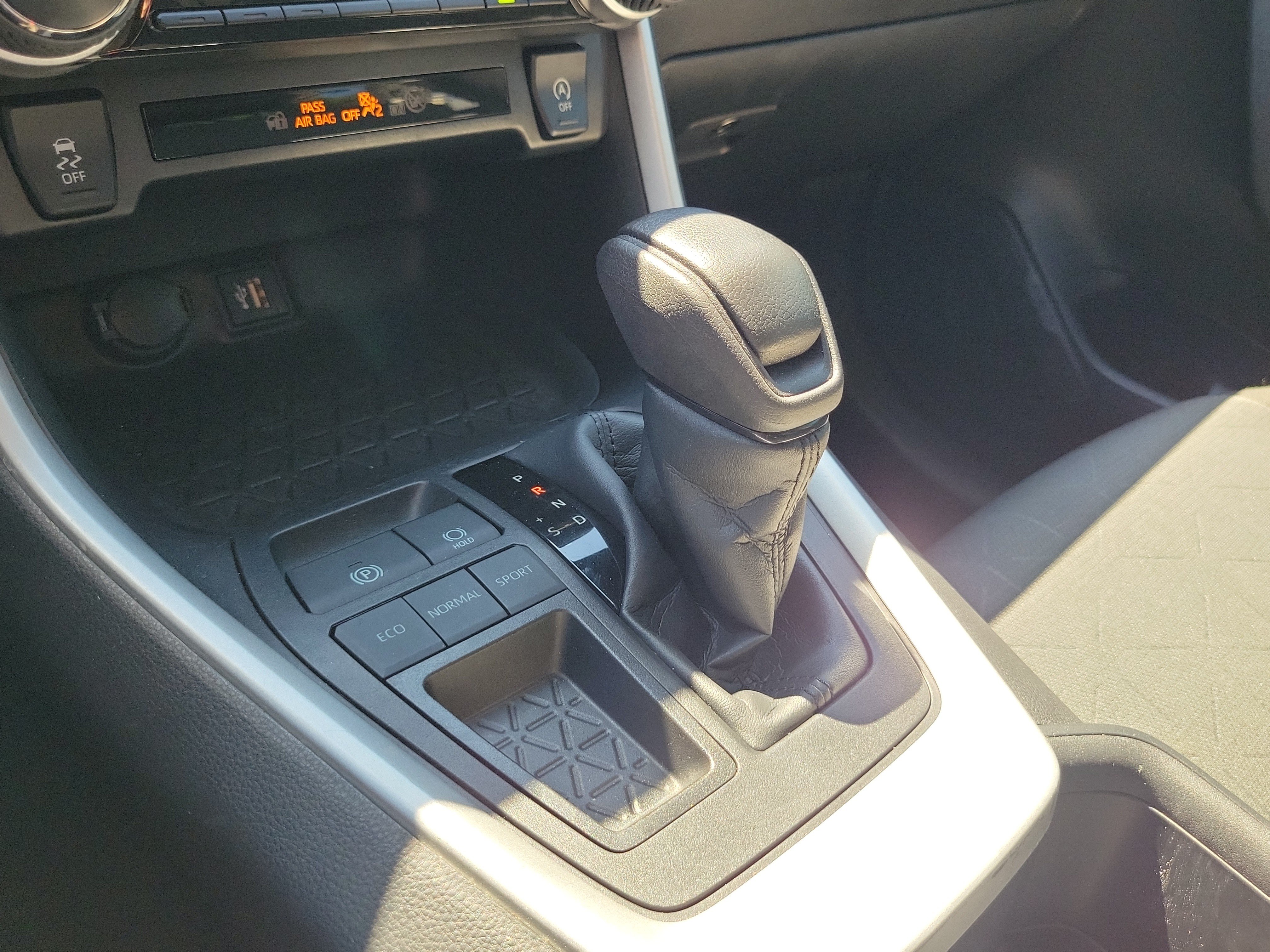 Used 2023 Toyota RAV4 XLE FWD image 28